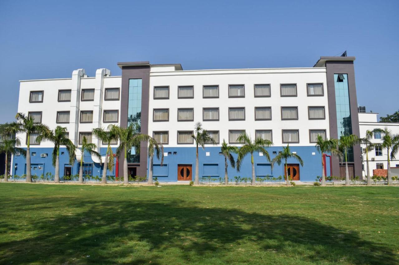 Tulip Inn Shravasti Bahraich Екстериор снимка