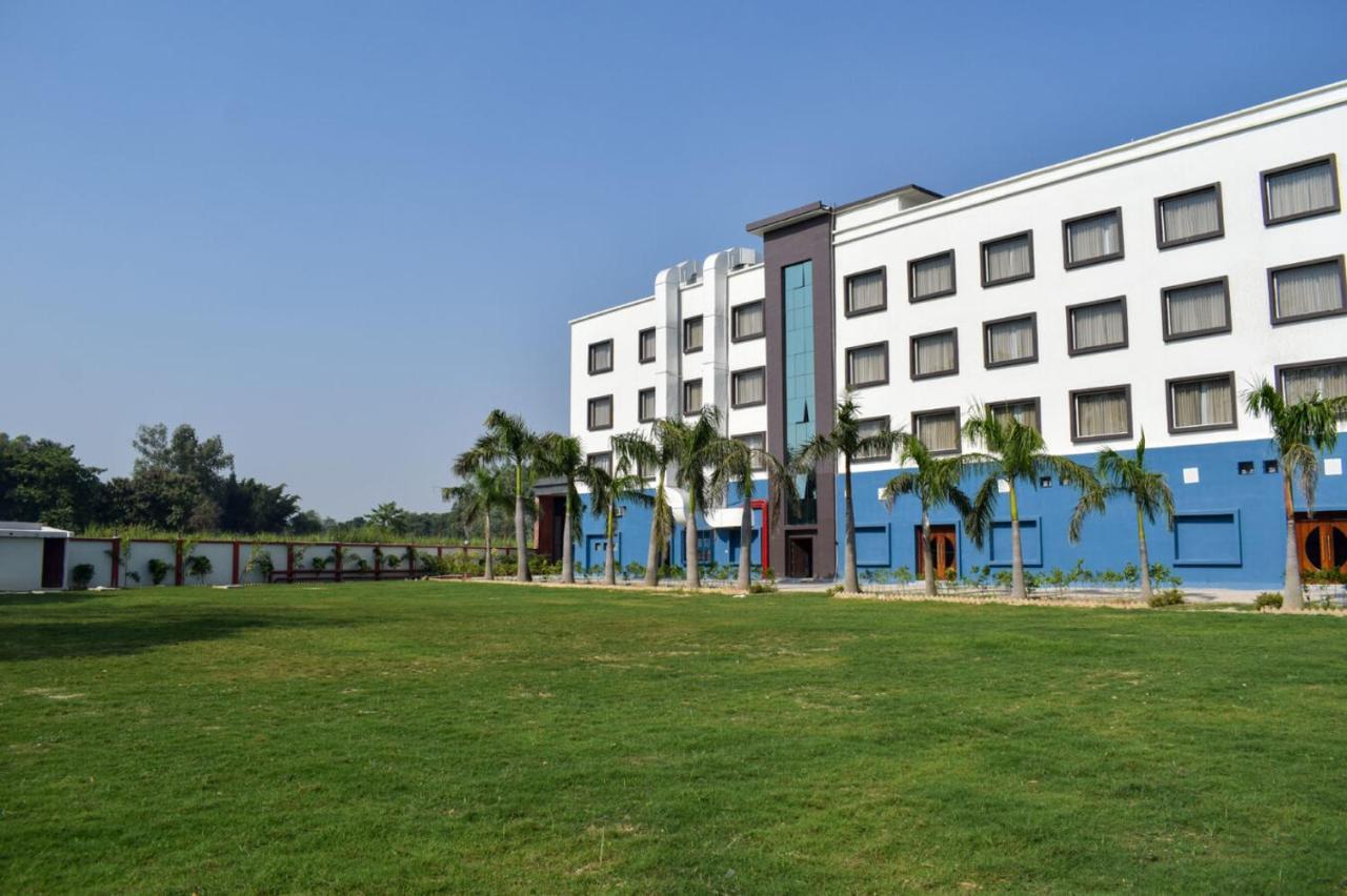 Tulip Inn Shravasti Bahraich Екстериор снимка